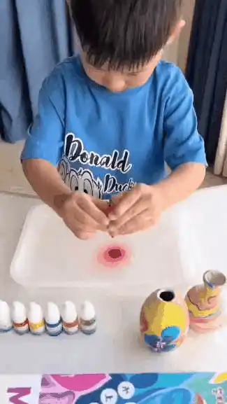 Water Marbling Paint Art Kit in action