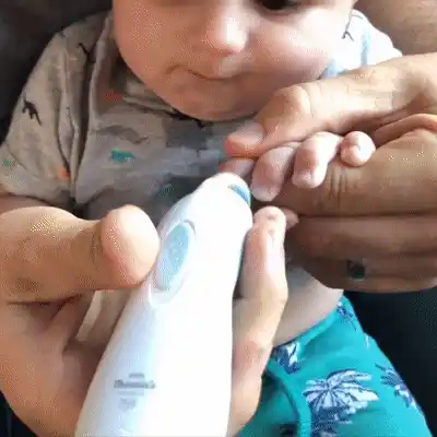 Baby nail trimmer in action